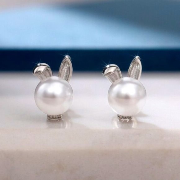 New Beautiful Sterling Silver Pearl Bunny Studs - Picture 1 of 4